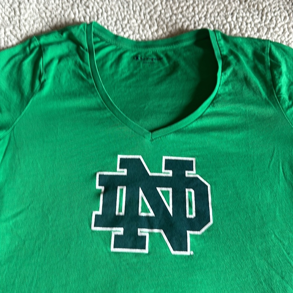 3/$15 NOTRE DAME WOMANS V-NECK CHAMPION T-SHIRT FIGHTING IRISH SZ LG Green LOGO - Picture 4 of 6